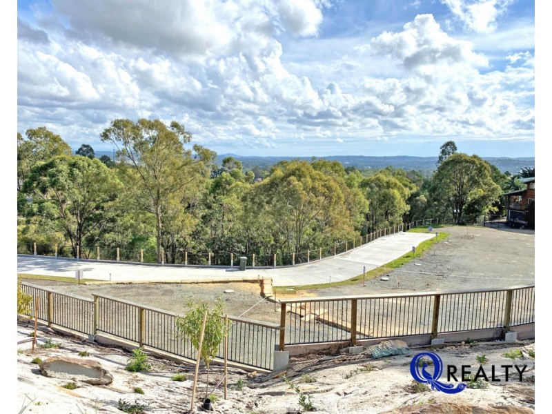 18 Hillside Crescent, Edens Landing QLD 4207