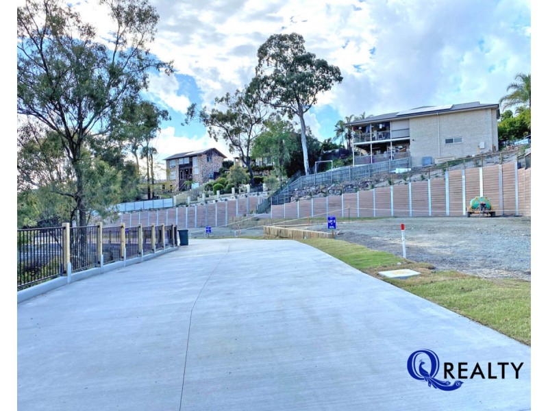 18 Hillside Crescent, Edens Landing QLD 4207