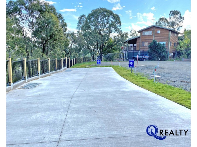 18 Hillside Crescent, Edens Landing QLD 4207