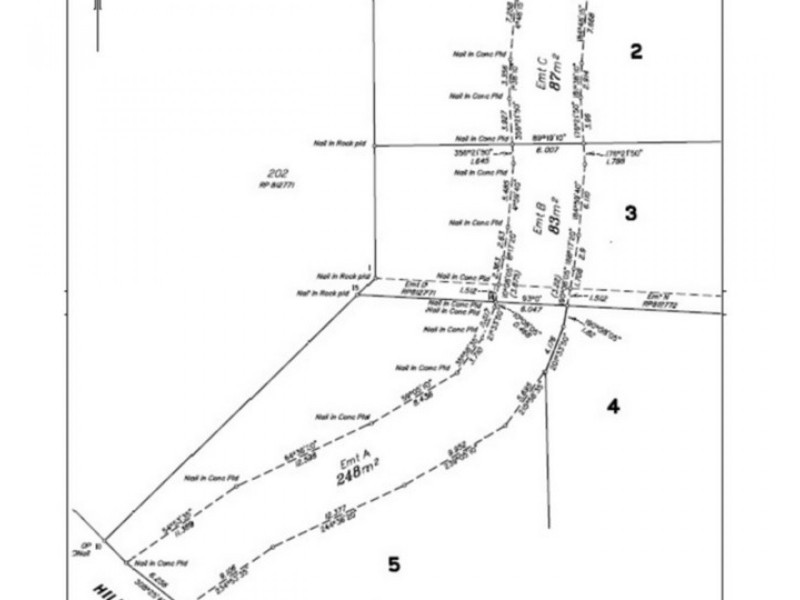 18 Hillside Crescent, Edens Landing QLD 4207