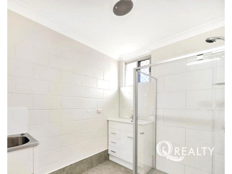 5/42 Defiance Road, Logan Central QLD 4114