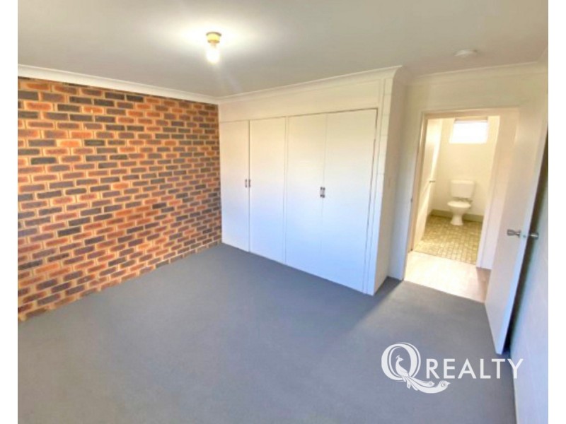 2/42 Defiance Road, Logan Central QLD 4114