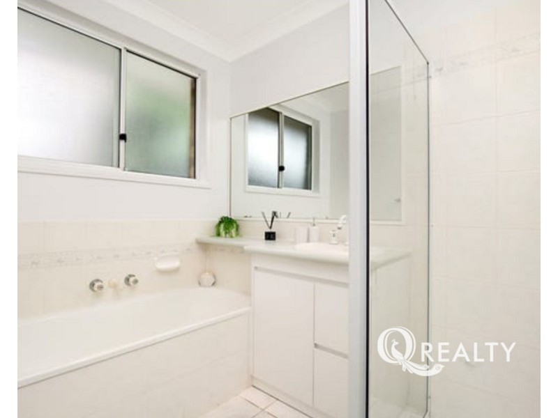 3 Larrell Close, Eight Mile Plains QLD 4113