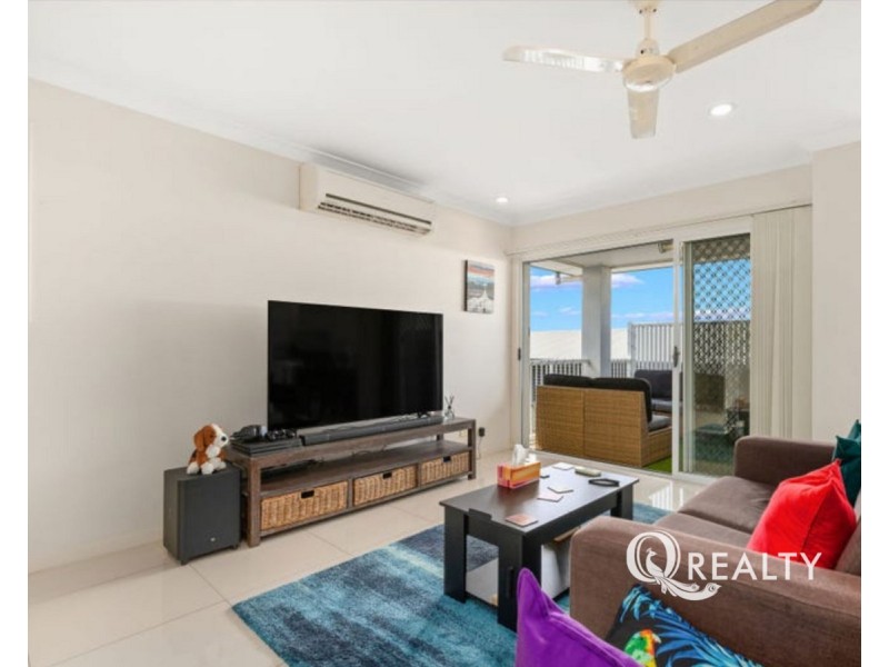 10/12 Lake Street, Yeronga QLD 4104