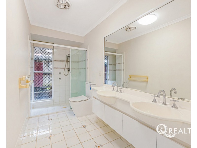 8 Azalea Crescent, Calamvale QLD 4116