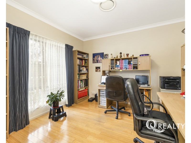 4 Ravensbourne Close, Parkinson QLD 4115