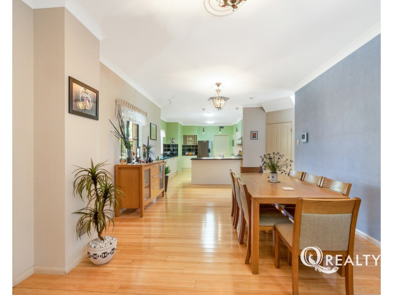 4 Ravensbourne Close, Parkinson QLD 4115