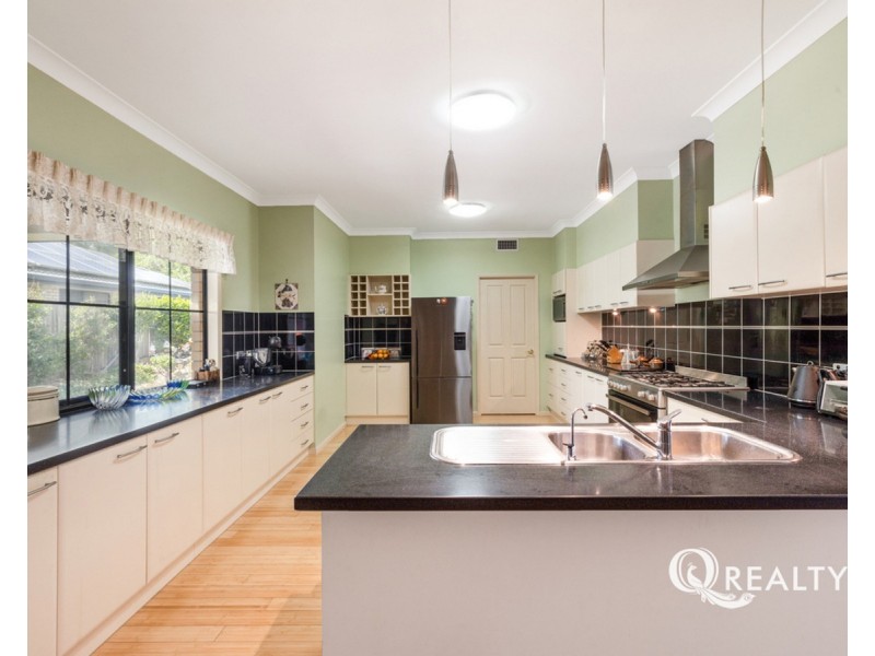 4 Ravensbourne Close, Parkinson QLD 4115