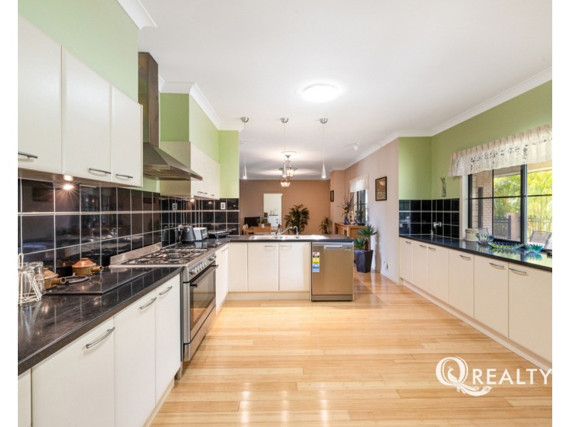 4 Ravensbourne Close, Parkinson QLD 4115