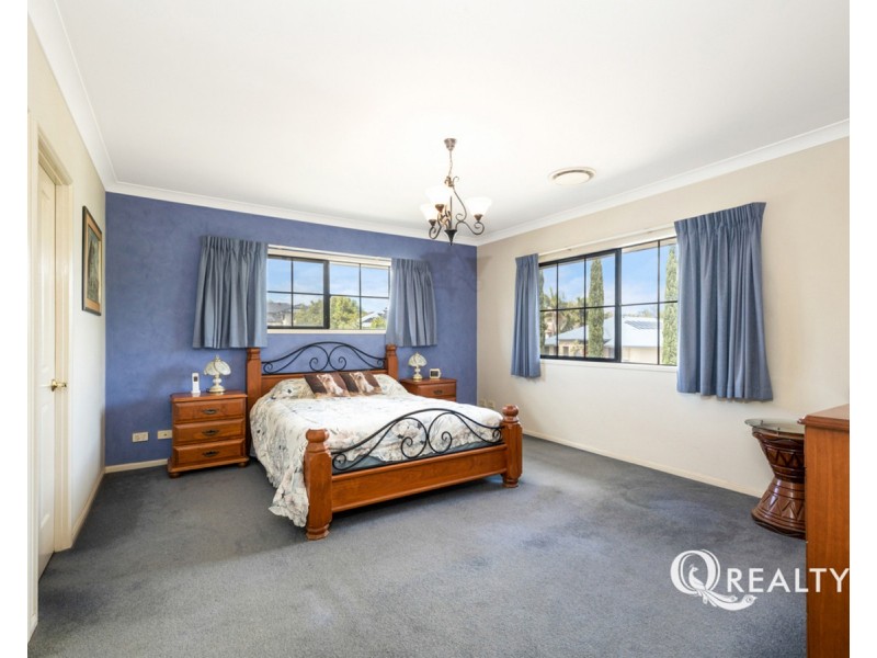 4 Ravensbourne Close, Parkinson QLD 4115