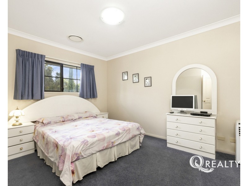 4 Ravensbourne Close, Parkinson QLD 4115