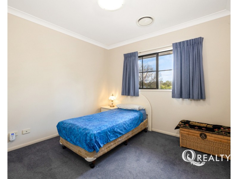 4 Ravensbourne Close, Parkinson QLD 4115