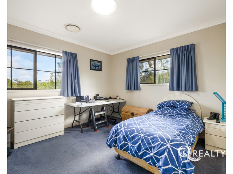 4 Ravensbourne Close, Parkinson QLD 4115