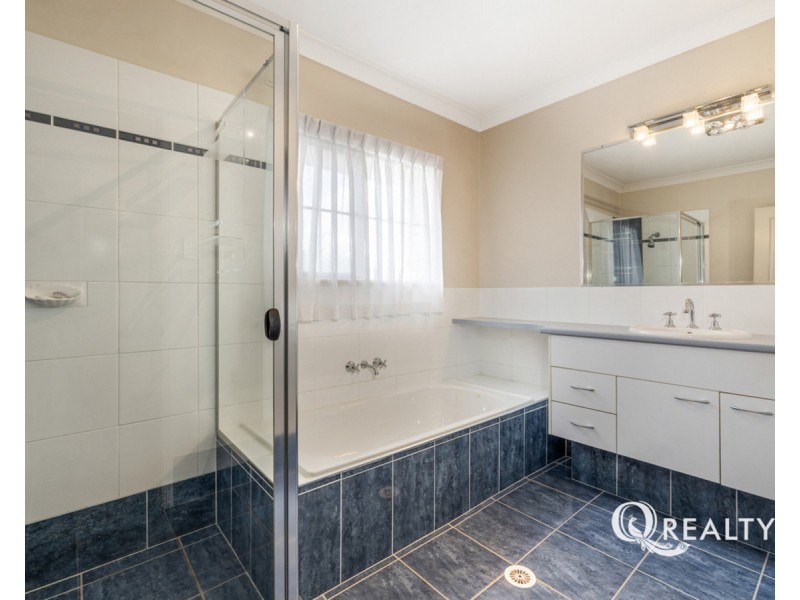 4 Ravensbourne Close, Parkinson QLD 4115