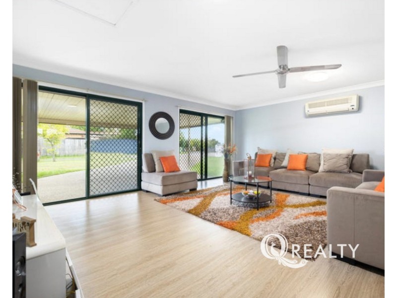 1 Hillview Drive, Hillcrest QLD 4118