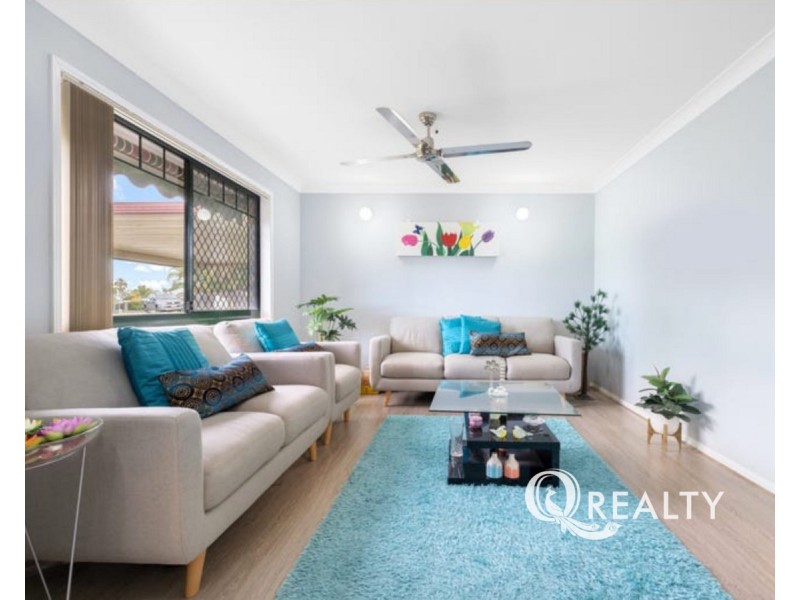 1 Hillview Drive, Hillcrest QLD 4118