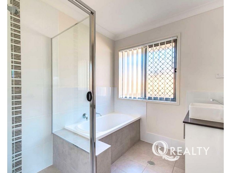 6 Illidge Street, Augustine Heights QLD 4300