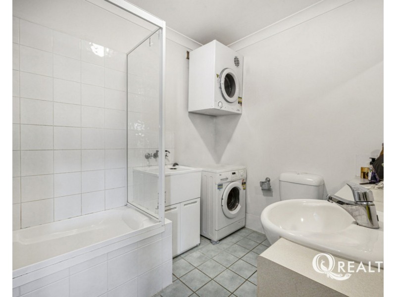 9/147-151 Riding Road, Hawthorne QLD 4171