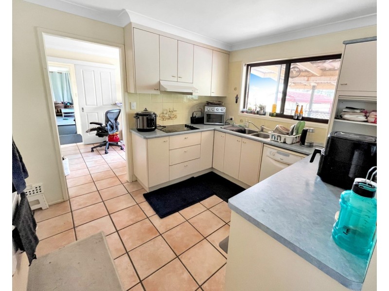 6 Rosewood Street, Daisy Hill QLD 4127