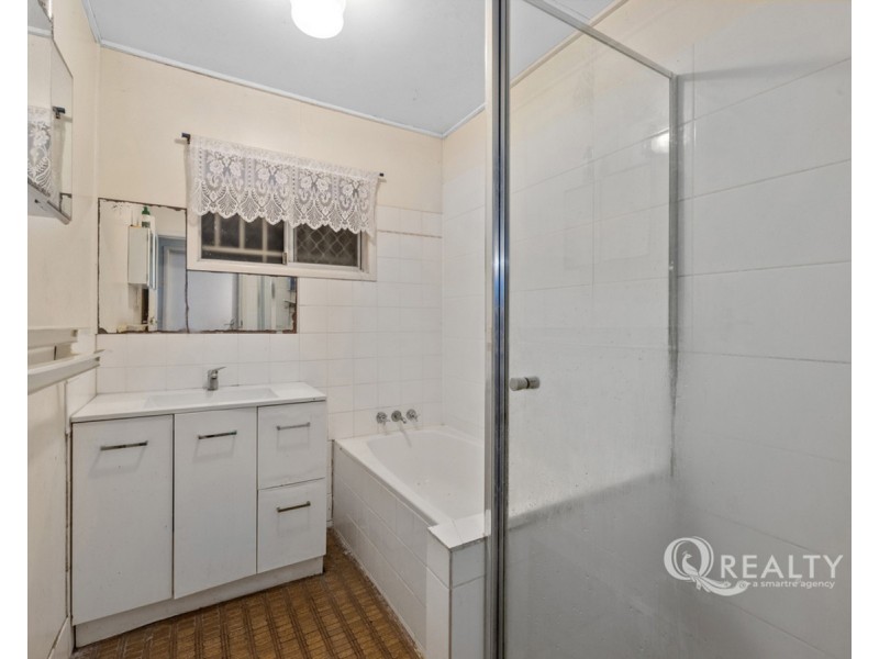 37 Pine Drive, Woodridge QLD 4114