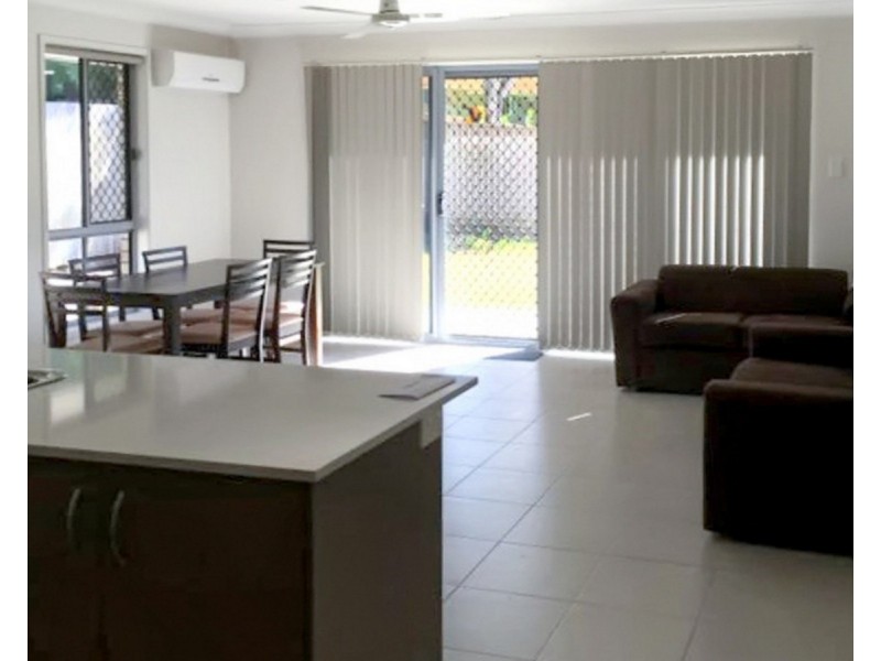 3/4 Burchill Street, Loganlea QLD 4131