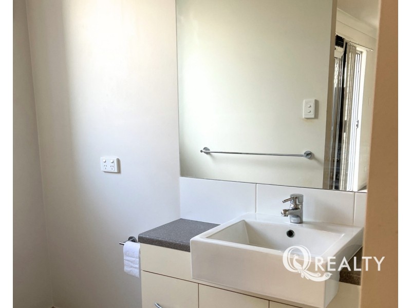3/4 Burchill Street, Loganlea QLD 4131