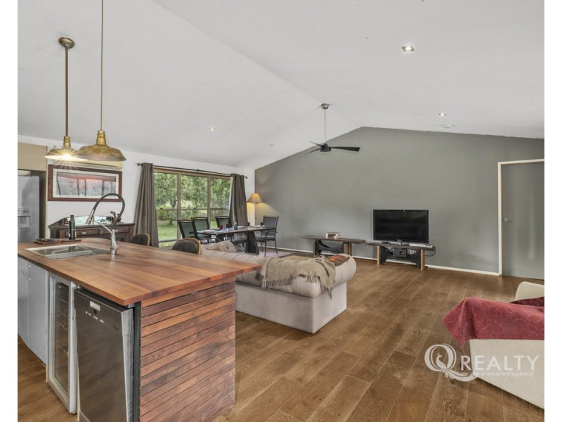 15 Gabbinbar Court, Pine Mountain QLD 4306