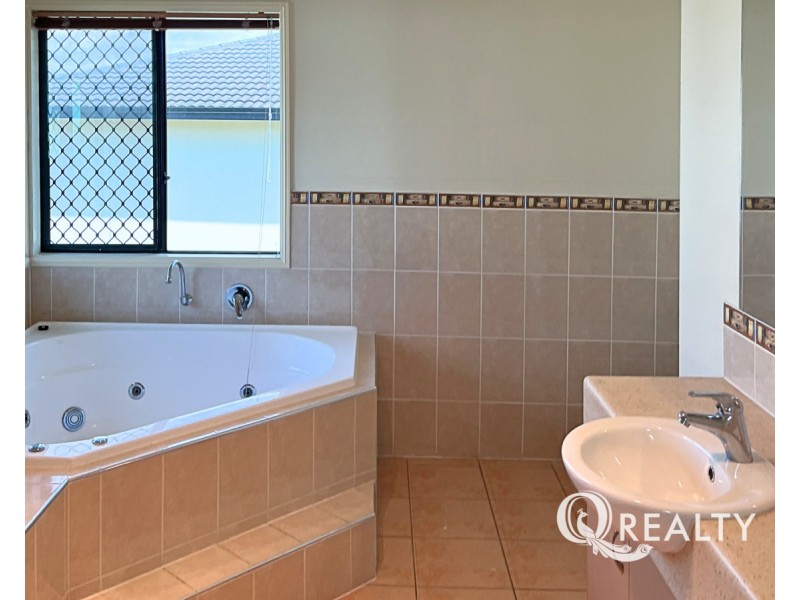 151 The Parkway, Stretton QLD 4116