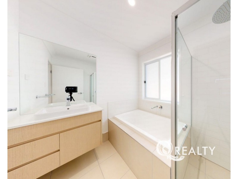 9 Daybreak Street, Spring Mountain QLD 4124