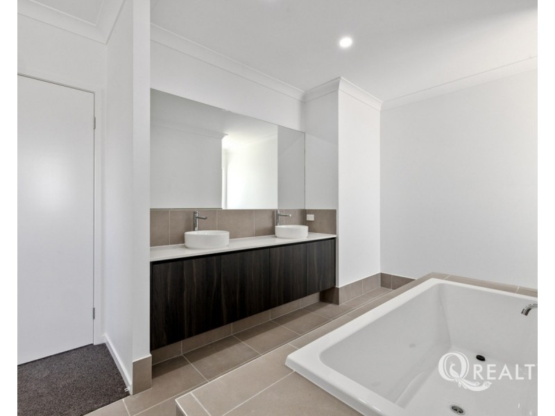 10 Kinwarton Crescent, Calamvale QLD 4116