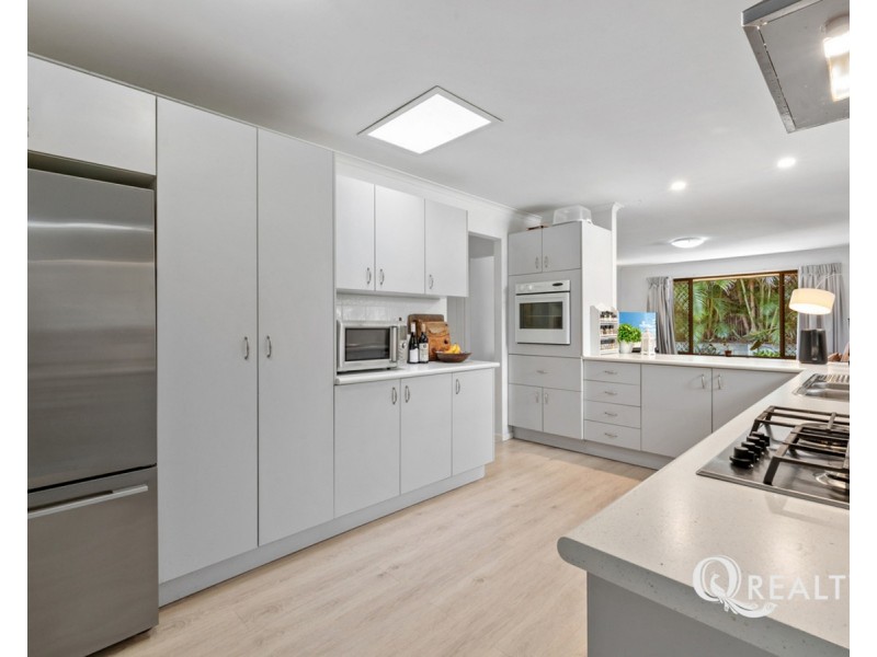 17 Silvertop Street, Hillcrest QLD 4118