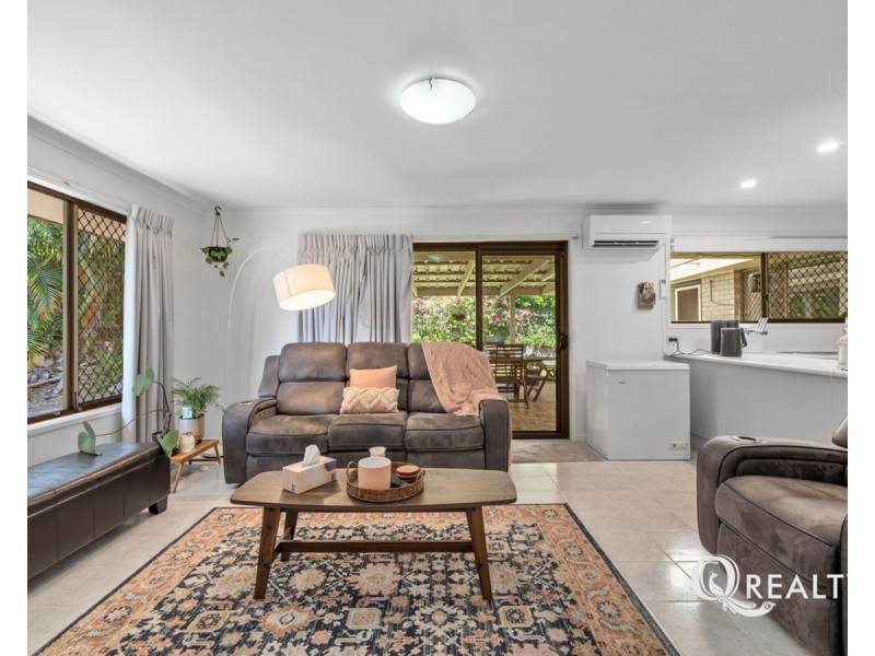 17 Silvertop Street, Hillcrest QLD 4118