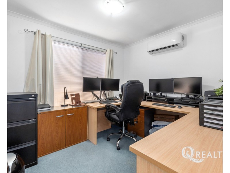 17 Silvertop Street, Hillcrest QLD 4118