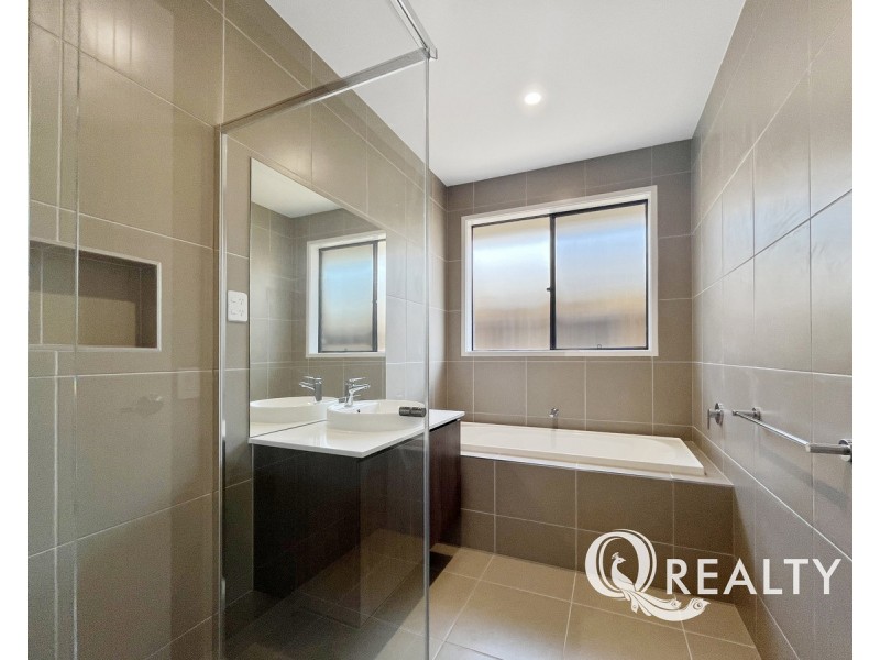 82 Sunrise Street, Ripley QLD 4306