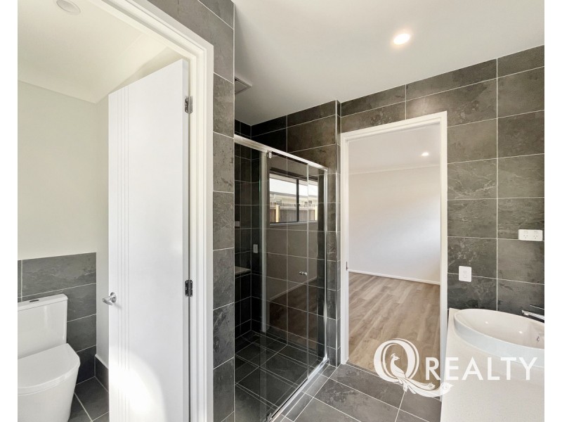 82 Sunrise Street, Ripley QLD 4306