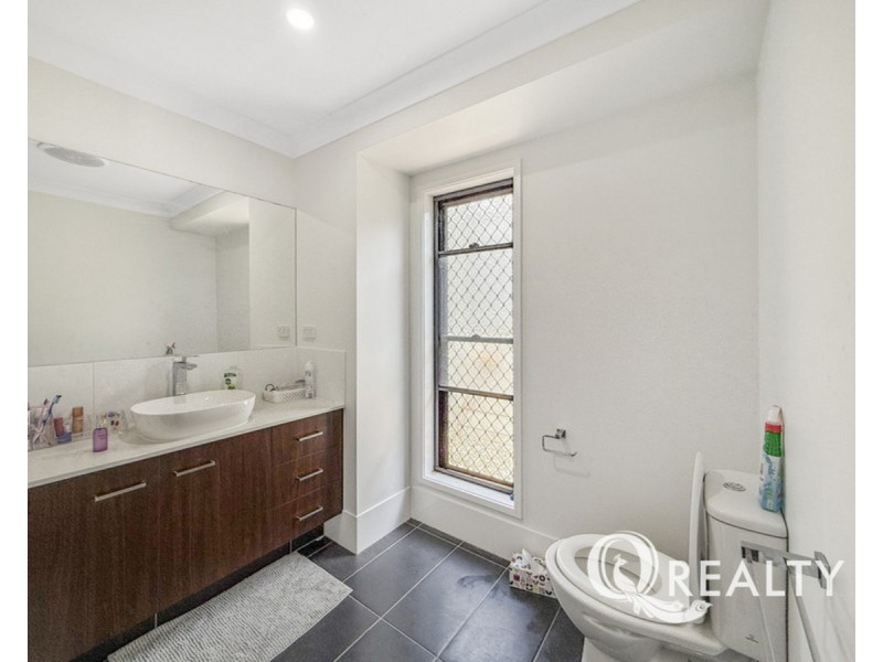 .16 Meera Street, Spring Mountain QLD 4124