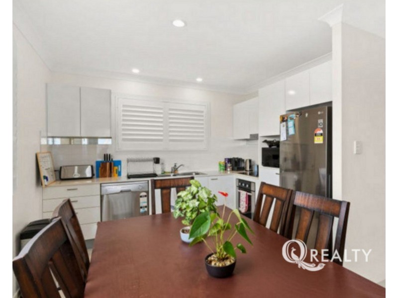 10/12 Lake Street, Yeronga QLD 4104