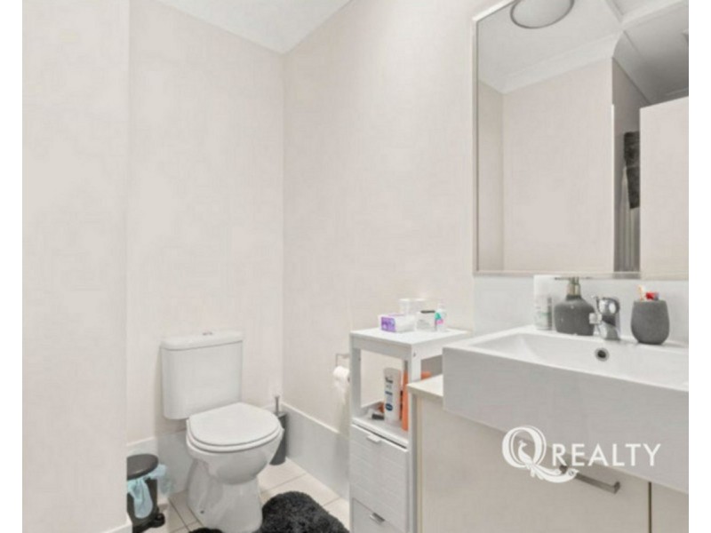 10/12 Lake Street, Yeronga QLD 4104