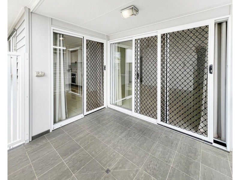 10/12 Lake Street, Yeronga QLD 4104