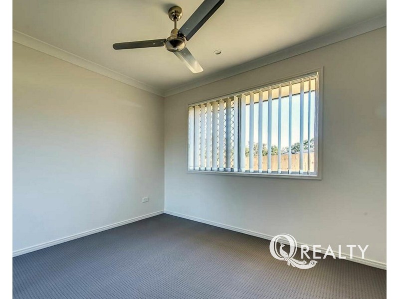 4 Links Avenue, Meadowbrook QLD 4131