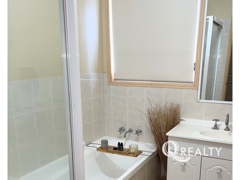 .4 Links Avenue, Meadowbrook QLD 4131