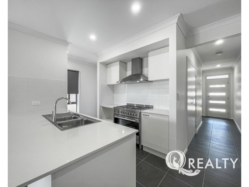 33 Doran Circuit, Park Ridge QLD 4125