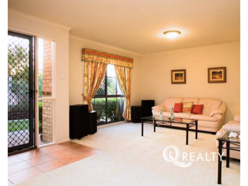 8 Janarde Place, Parkinson QLD 4115