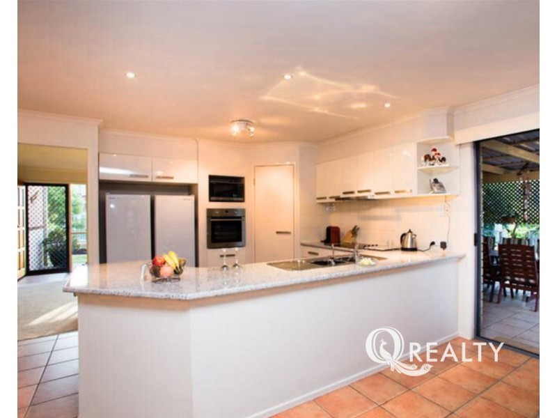 8 Janarde Place, Parkinson QLD 4115