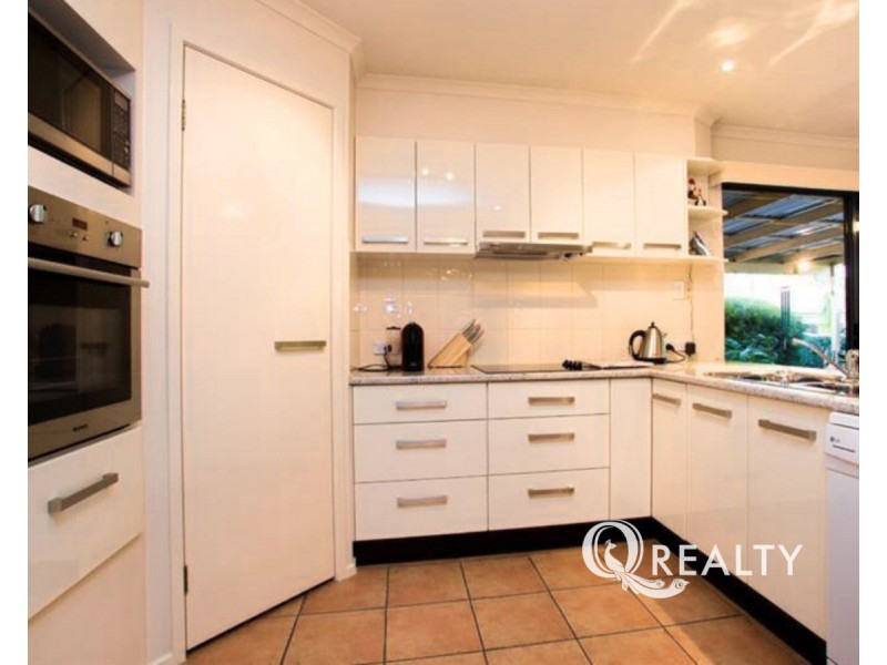 8 Janarde Place, Parkinson QLD 4115