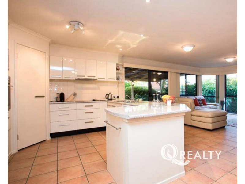 8 Janarde Place, Parkinson QLD 4115