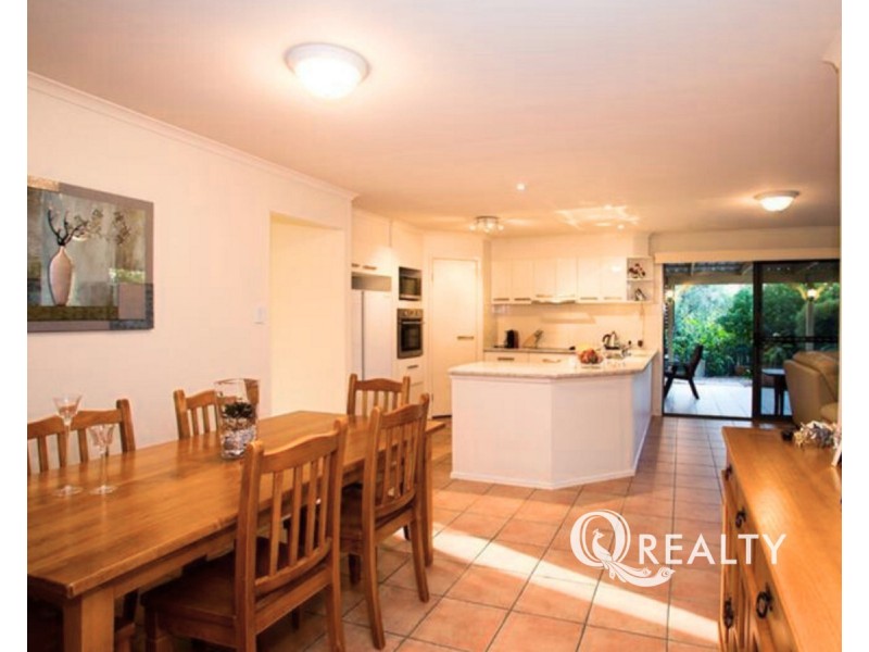 8 Janarde Place, Parkinson QLD 4115