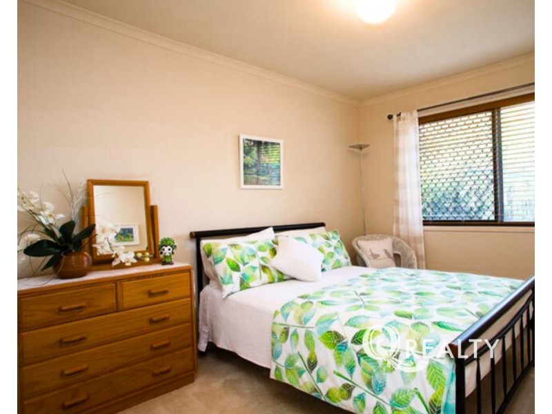 8 Janarde Place, Parkinson QLD 4115