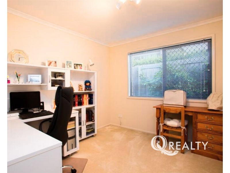 8 Janarde Place, Parkinson QLD 4115