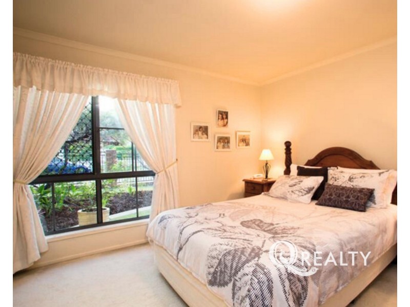 8 Janarde Place, Parkinson QLD 4115